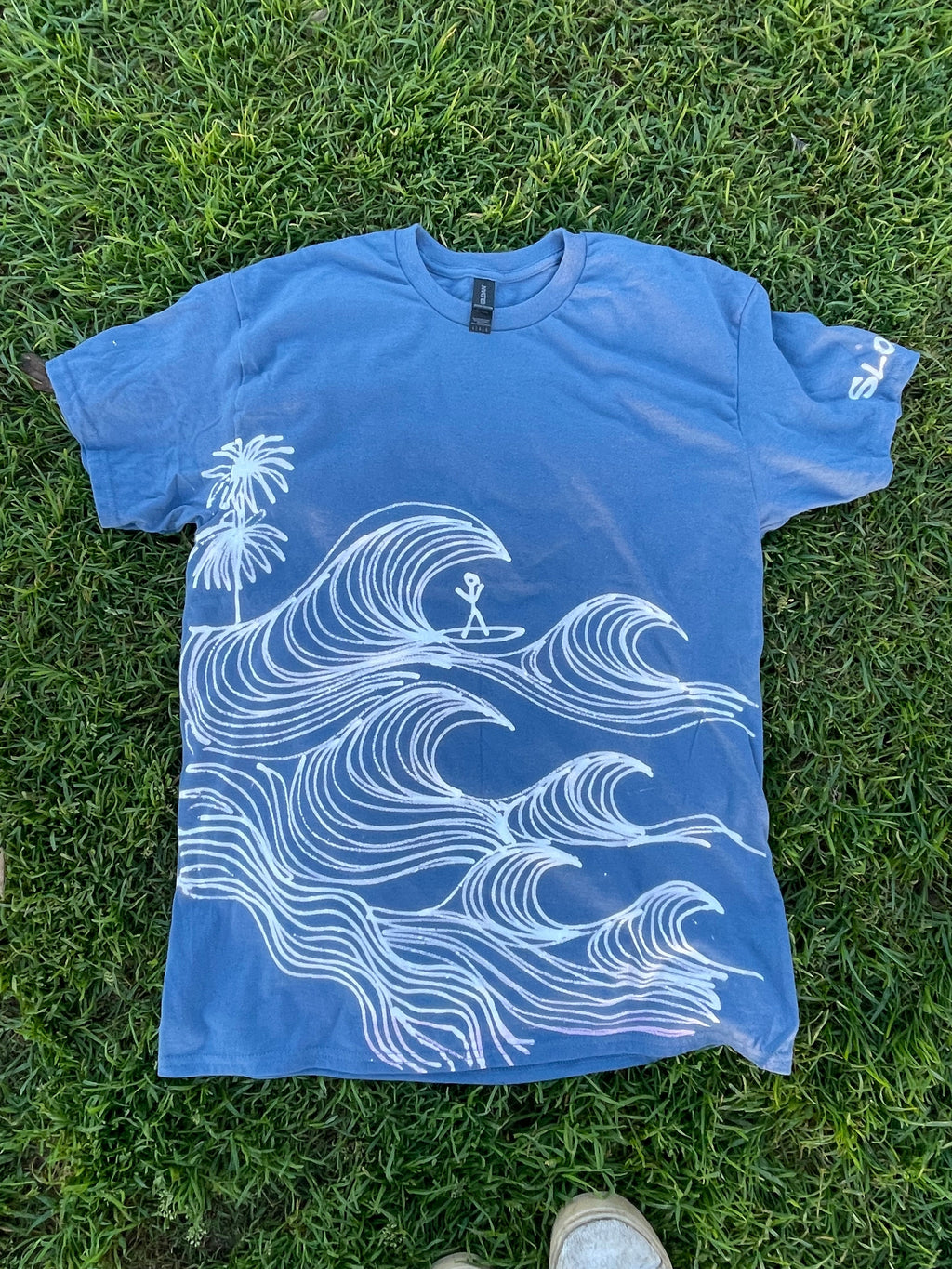 …WAVES HOODIE