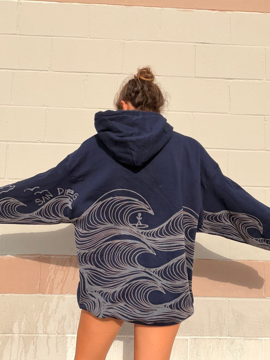 …WAVES HOODIE
