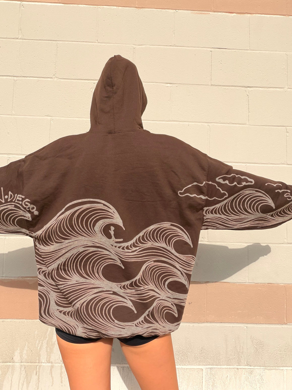 …WAVES HOODIE