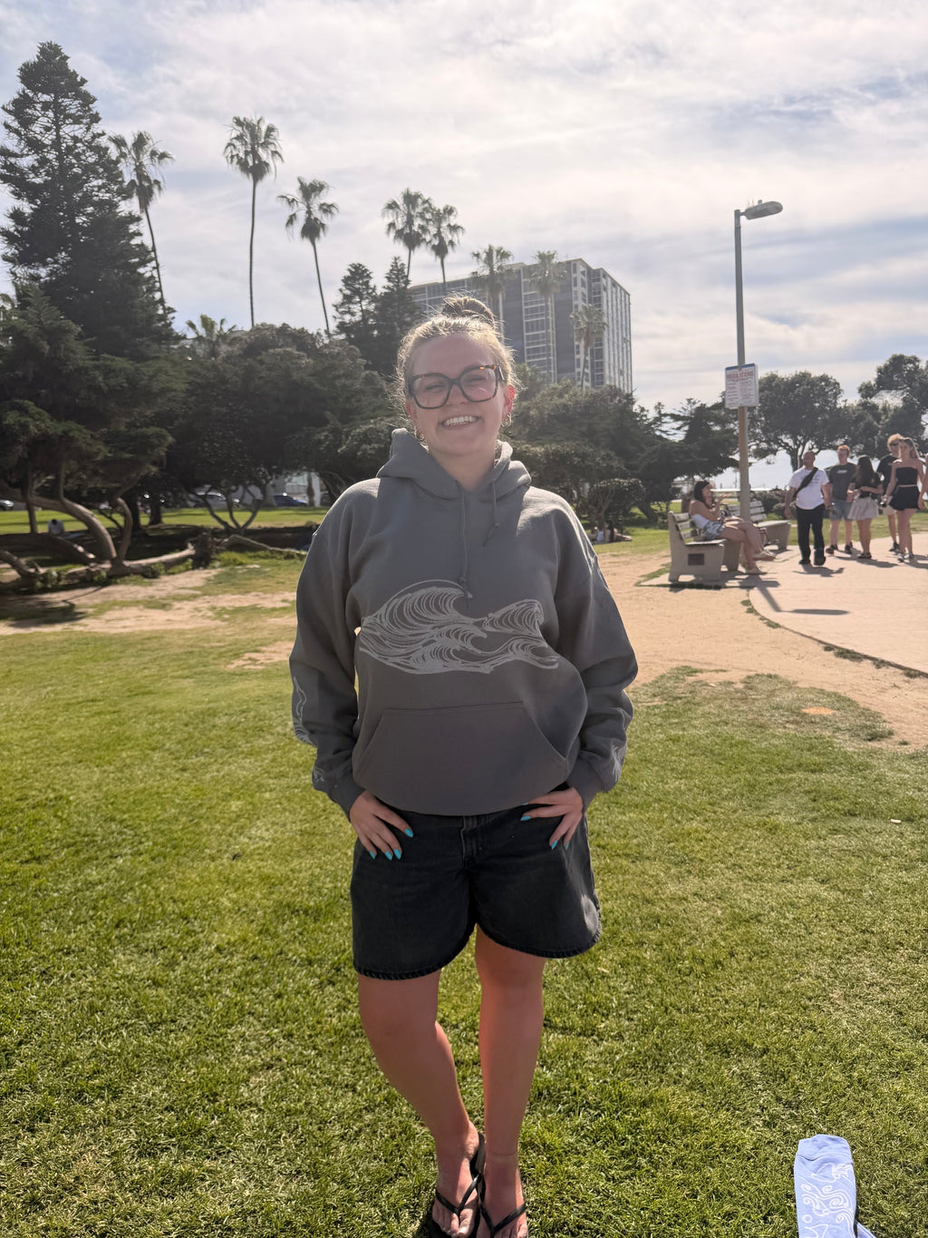 …WAVES HOODIE