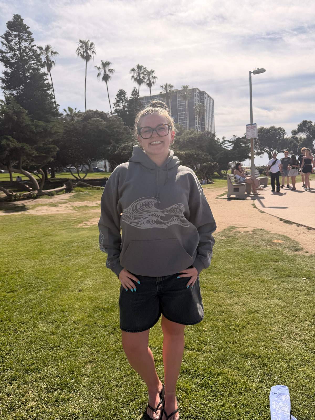 …WAVES HOODIE