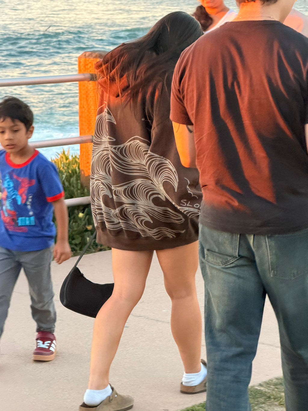 …WAVES HOODIE