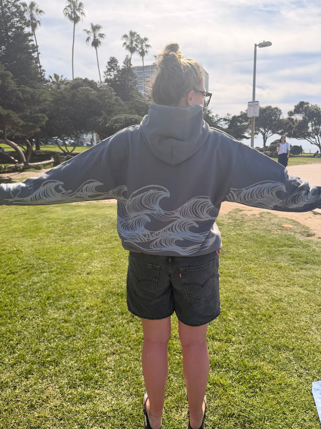 …WAVES HOODIE