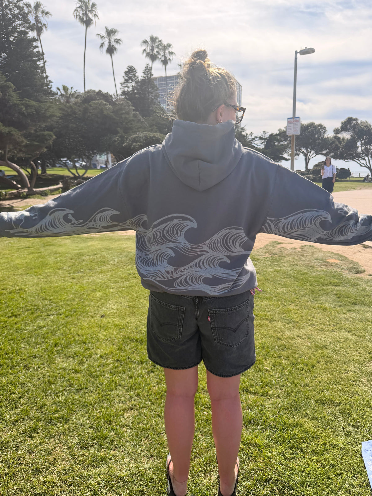 …WAVES HOODIE