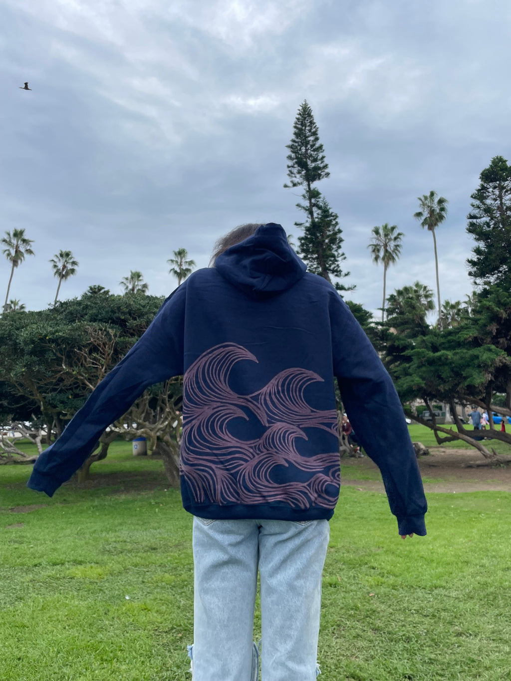 …WAVES HOODIE