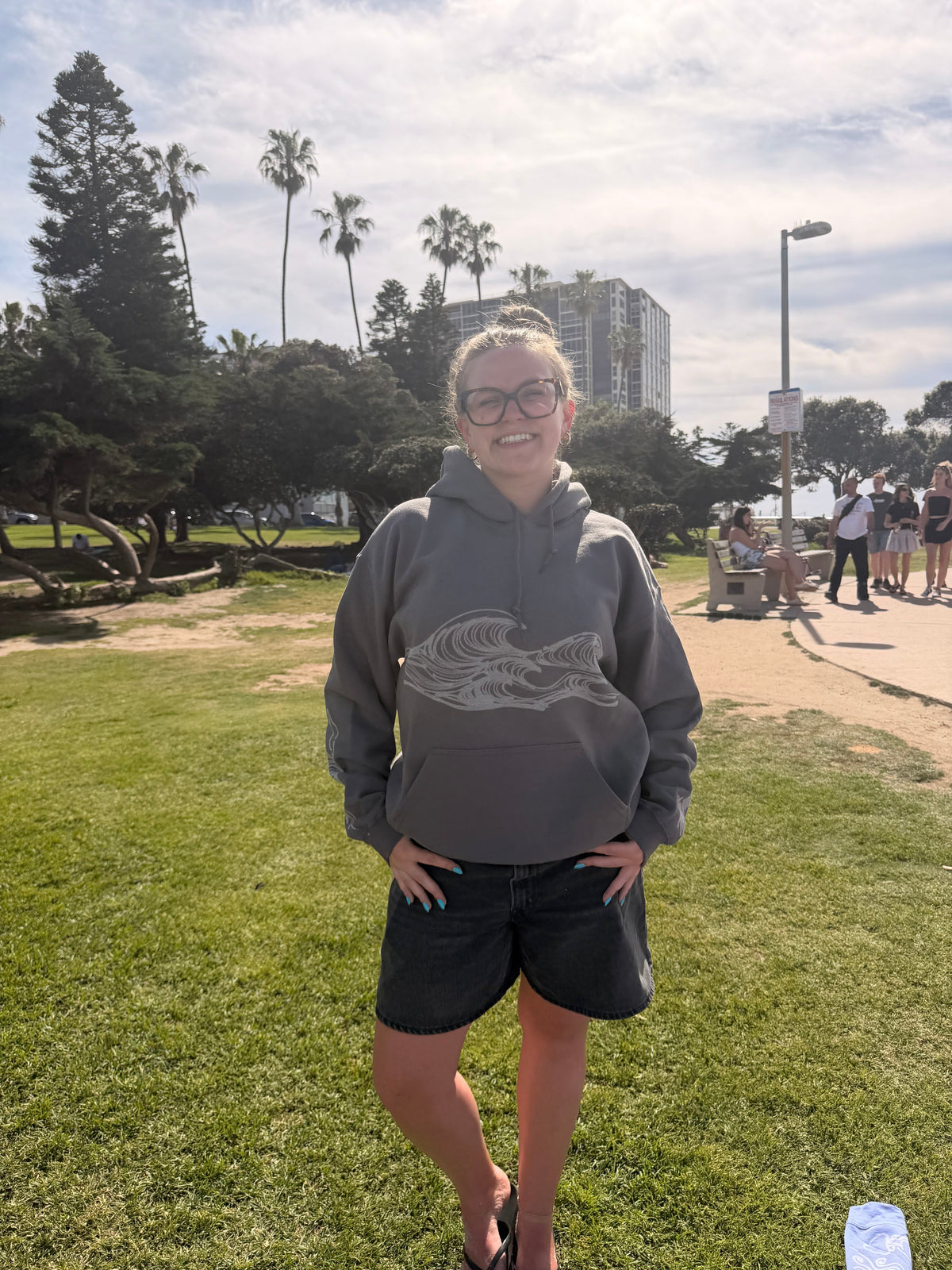 …WAVES HOODIE
